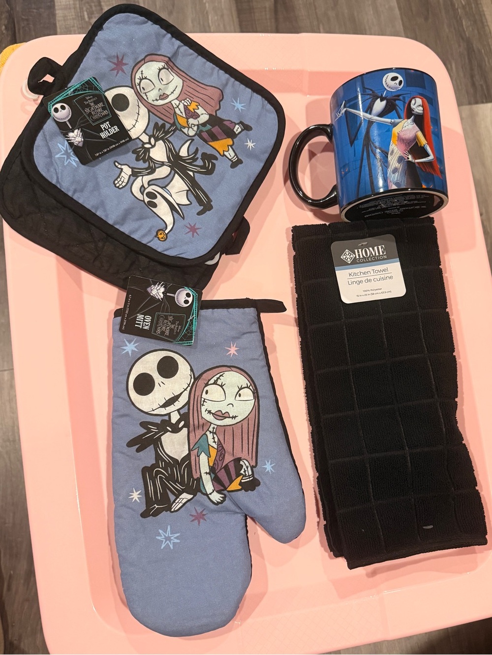 Disney Nightmare Before Christmas Oven Mitt set NWT with a Black Towel and Mug.